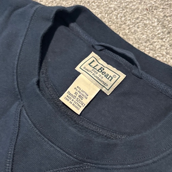 L.L. Bean Men's Dark Blue Crewneck Sweater - Picture 2 of 4